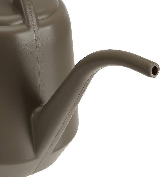 Vintage Brown Gardening Watering Can: Combining Practicality and Aesthetics to Care for Every Plant